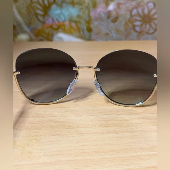 Woman’s BVLGARI 6123 designer Sunglasses. - Picture 11 of 16